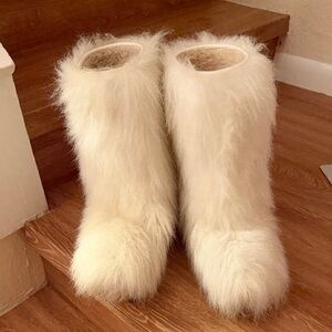 Elegant Fluffy White Winter Boots